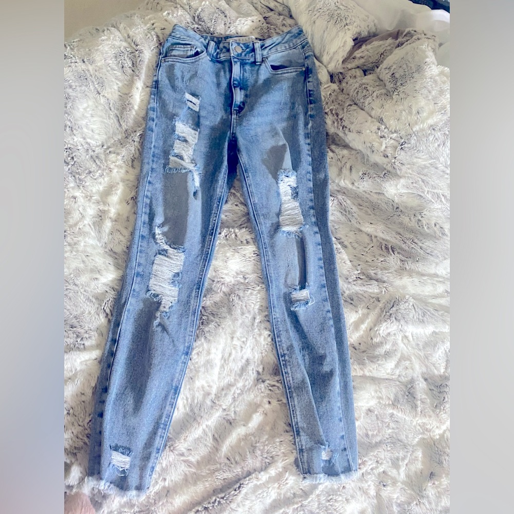 Tinseltown size 5 distressed skinny jeans